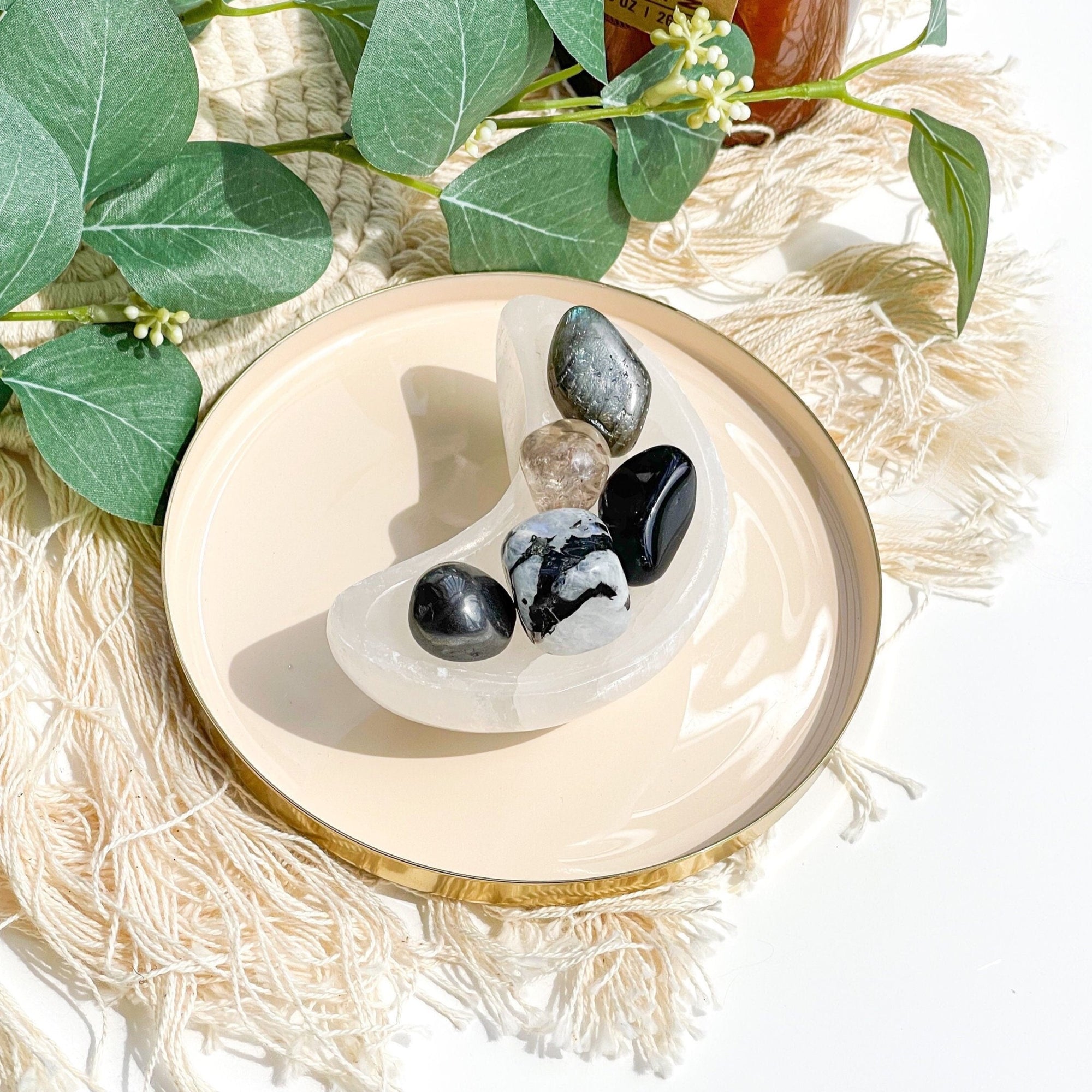 Scorpio Astrological Crystal Kit with Selenite Crescent Moon Bowl: Moonstone, Black Onyx, Smoky Quartz, Hematite & Labradorite
