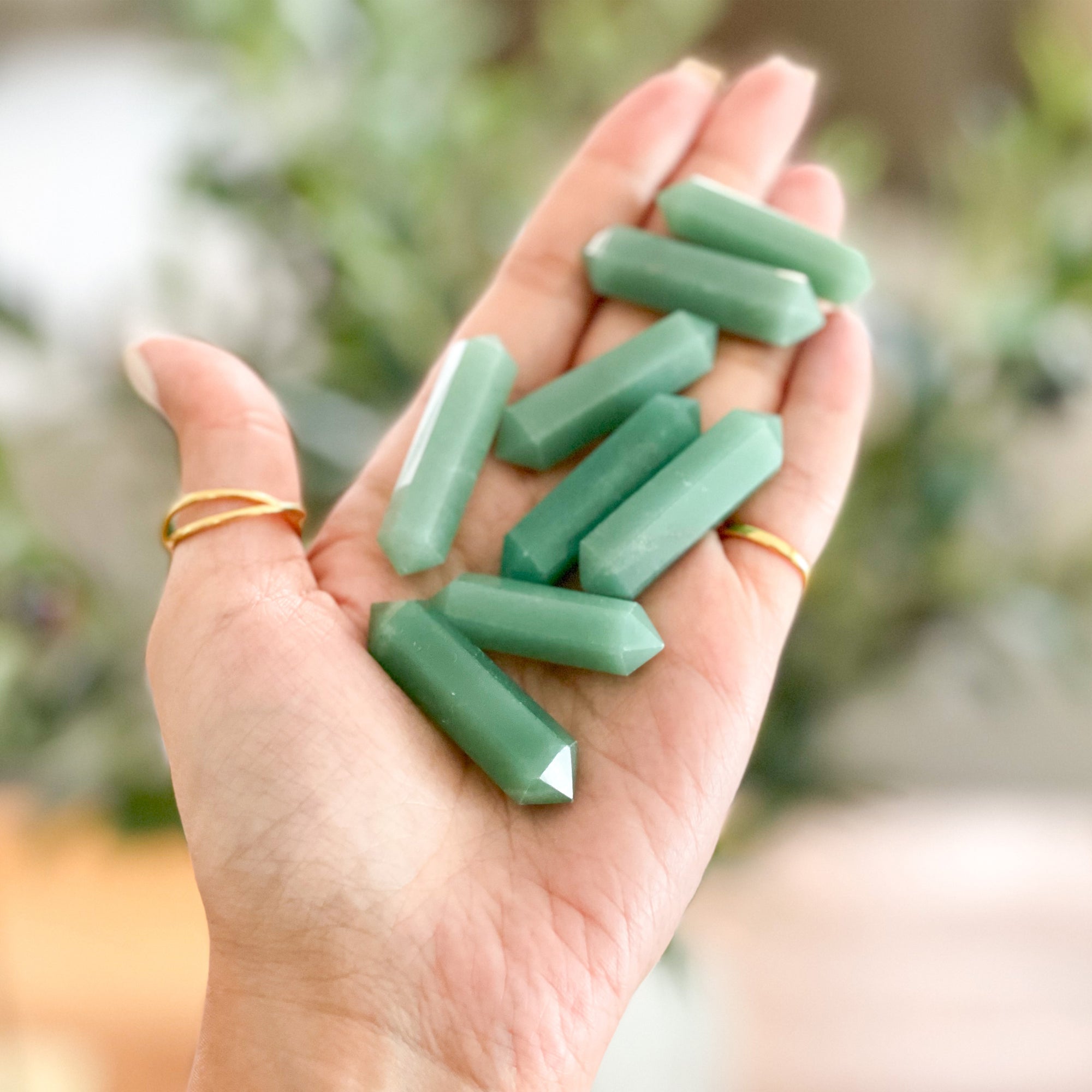 Green Aventurine Double Terminated Points: Amplifying Abundance and Balancing Emotions