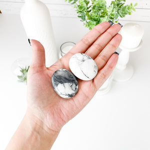 Howlite Palm Stone: Polished White Crystal Worry Stone
