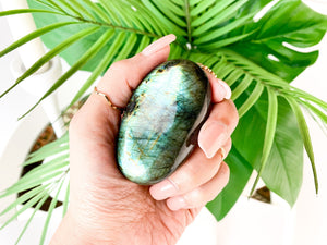 Natural Labradorite Palm Stone: Healing Crystal, Intuition & Protection