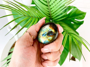 Natural Labradorite Palm Stone: Healing Crystal, Intuition & Protection