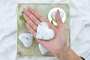 Howlite Crystal Heart: Calming Meditation Stone