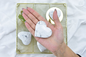 Howlite Crystal Heart: Calming Meditation Stone