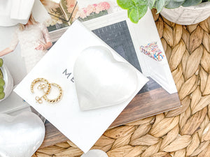 Selenite Heart Crystal – Pocket-Sized Healing Stone – White Gemstone Heart – Energy Cleansing & Spiritual Gift
