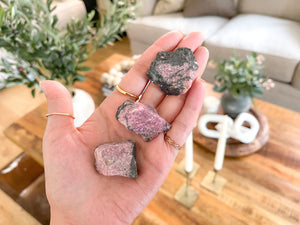 Raw Rhodonite Crystals:Embrace the Power of Healing
