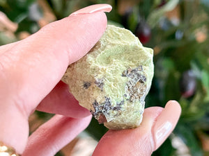 Raw Serpentine Crystals: Healing Stones for Home Decor & Crystal Grids