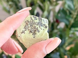 Raw Serpentine Crystals: Healing Stones for Home Decor & Crystal Grids