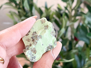 Raw Serpentine Crystals: Healing Stones for Home Decor & Crystal Grids