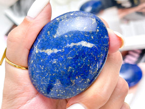 Lapis Lazuli Palm Stone: Natural Healing Crystal Decor
