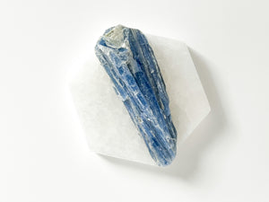 Selenite Plate & Blue Kyanite Crystal Set : Amplify Your Intuition and Energize Your Space
