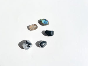 Scorpio Zodiac Crystal Set: Moonstone, Onyx, Quartz, Hematite, Labradorite