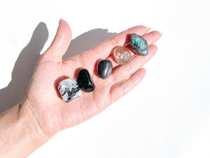 Scorpio Zodiac Crystal Set: Moonstone, Onyx, Quartz, Hematite, Labradorite