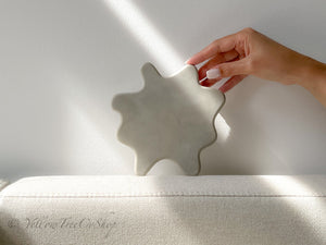 Handcrafted Concrete Trinket Tray: Modern Home Decor