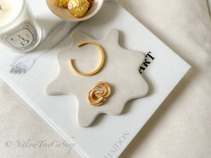 Handcrafted Concrete Trinket Tray: Modern Home Decor