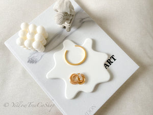 Handcrafted Concrete Trinket Tray: Modern Home Decor