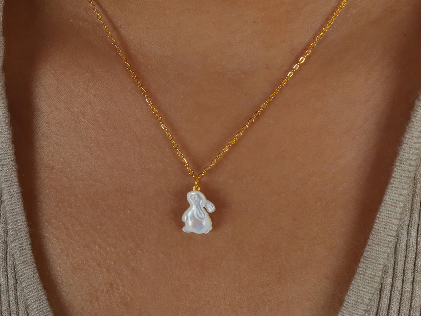 White Shell Rabbit Pendant Necklace: 18K Gold Plated Collarbone Chain