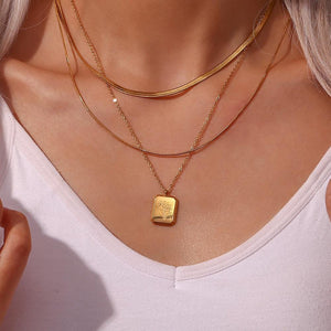 18K Gold Birth Flower Pendant Necklace: Personalized Floral Jewelry Gift