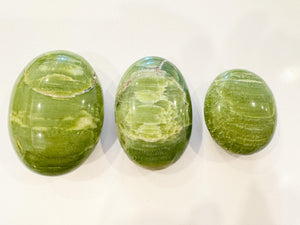 Tremolite Palm Stone – Polished Healing Crystal for Meditation, Reiki, and Home Décor