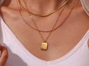 18K Gold Birth Flower Pendant Necklace: Personalized Floral Jewelry Gift