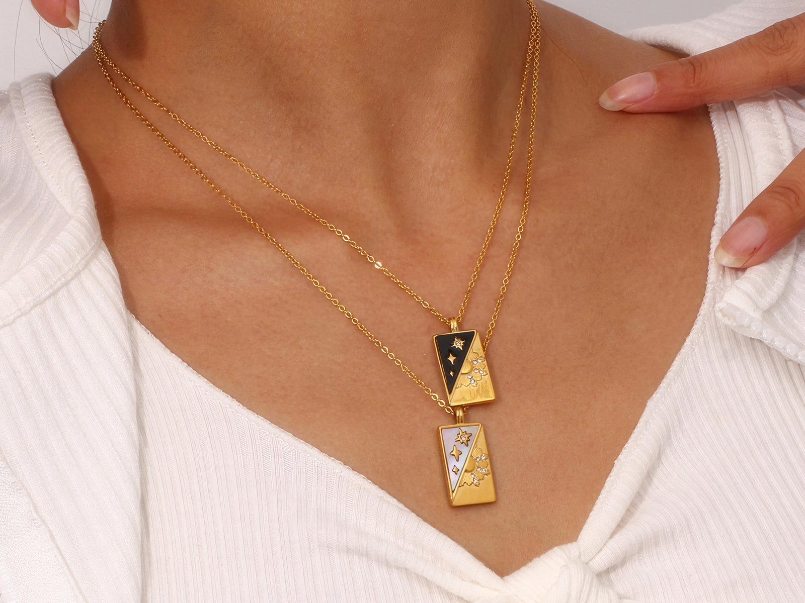 Minimalist Celestial Pendant Necklace – Stainless Steel in Black & Gold, 18K Gold Plated, Hypoallergenic