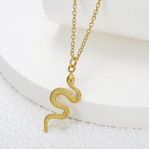 Minimalist Snake Pendant Necklace – 18K Gold-Plated Titanium Steel