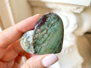 Green Stilbite Heart Crystal – Calming Zeolite Stone for Anxiety Relief, Chakra Healing & Spiritual Balance