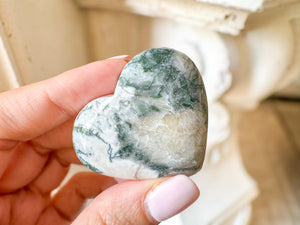 Green Stilbite Heart Crystal – Calming Zeolite Stone for Anxiety Relief, Chakra Healing & Spiritual Balance
