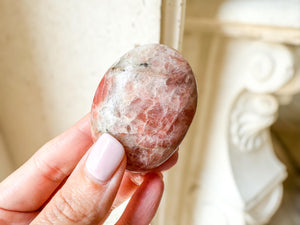 Sunstone Palm Stone: Joy & Confidence Crystal for Reiki