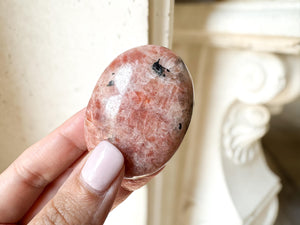 Sunstone Palm Stone: Joy & Confidence Crystal for Reiki