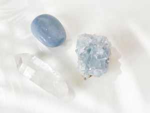 Healing Crystal Gift Set: Angelite, Celestite, Quartz & Selenite Stand