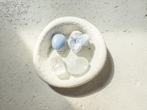 Healing Crystal Gift Set: Angelite, Celestite, Quartz & Selenite Stand