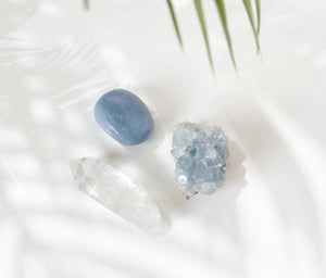 Healing Crystal Gift Set: Angelite, Celestite, Quartz & Selenite Stand