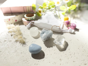 Healing Crystal Gift Set: Angelite, Celestite, Quartz & Selenite Stand