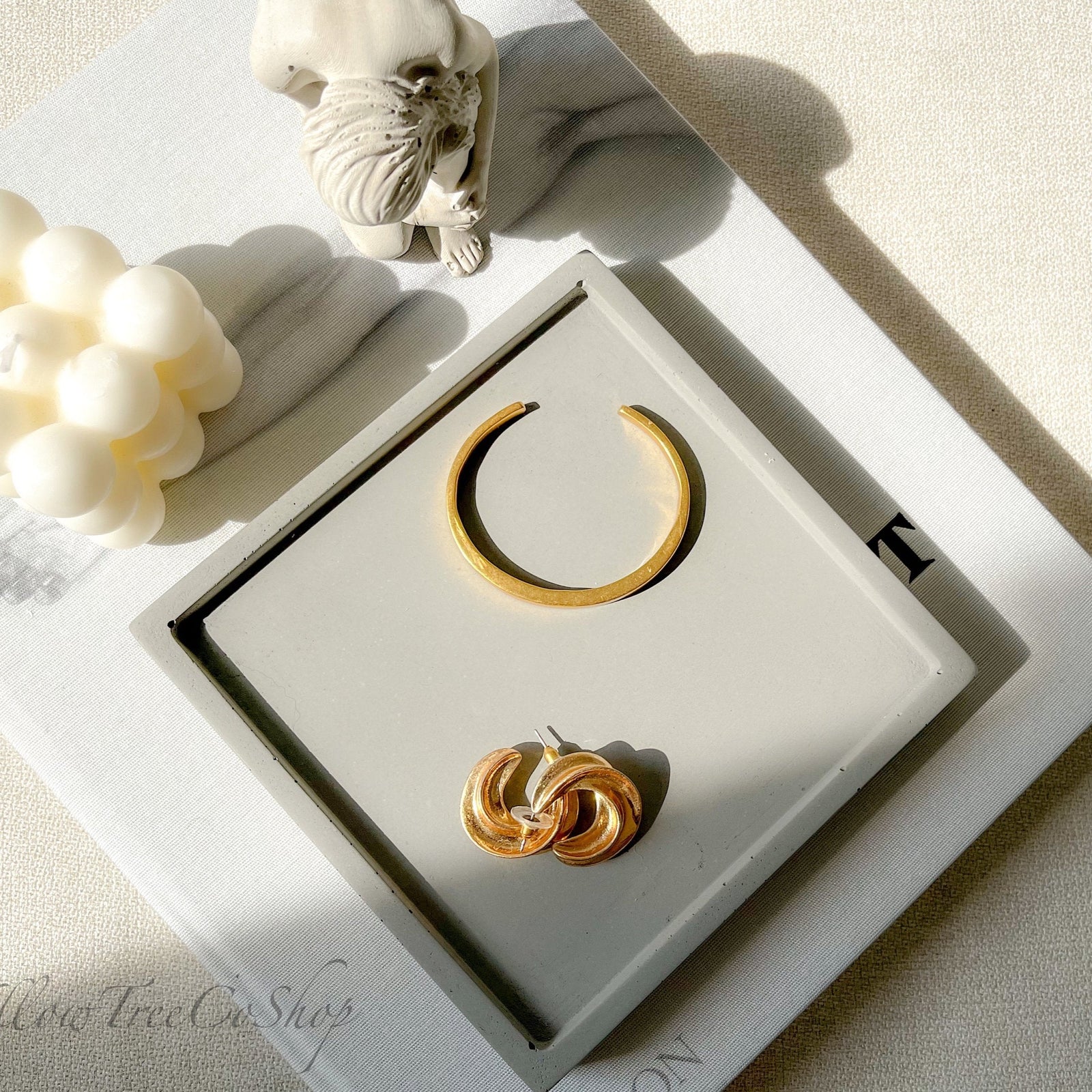 Tray - Handmade Square Concrete Vanity Tray- Decorative Home Decor for Coffee Table, Vanity, Bathroom - Modern Cement Trinket & Jewelry Tray